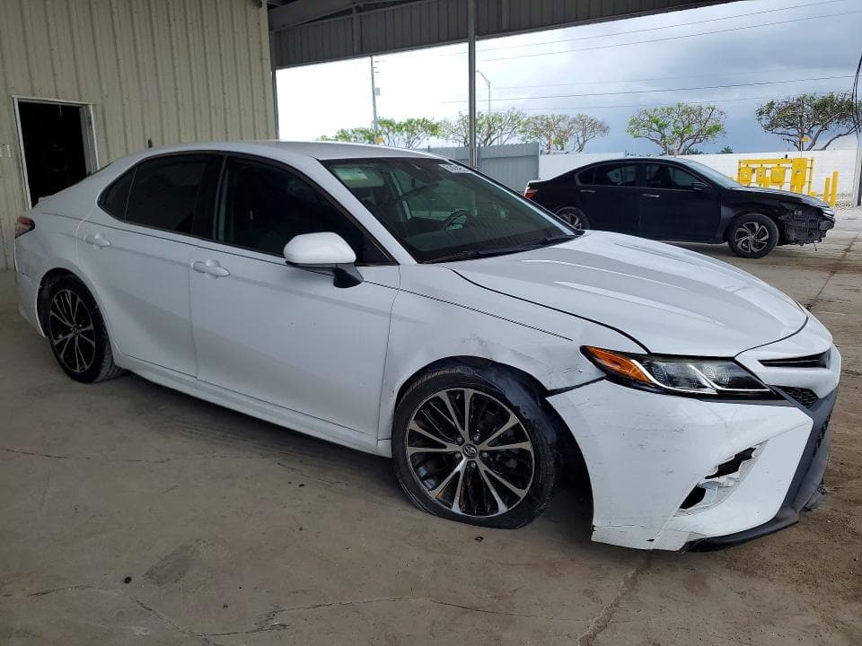 2019 TOYOTA CAMRY SE 4