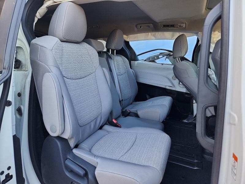2025 TOYOTA SIENNA LE 11