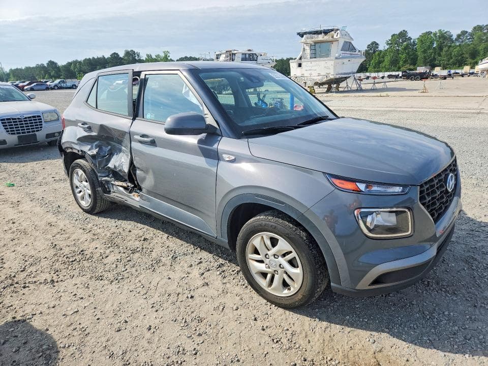 2021 HYUNDAI VENUE SE 4