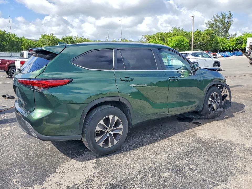 2023 TOYOTA HIGHLANDER XLE 3