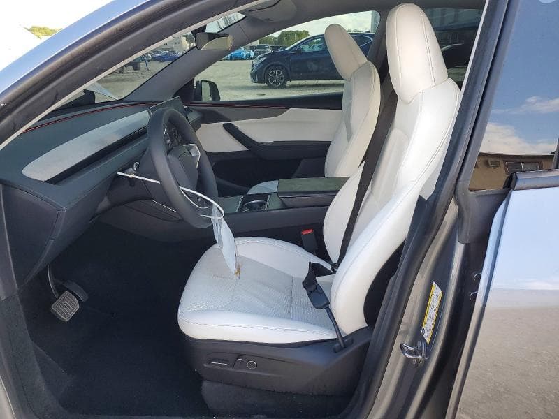 2026 TESLA MODEL Y 7