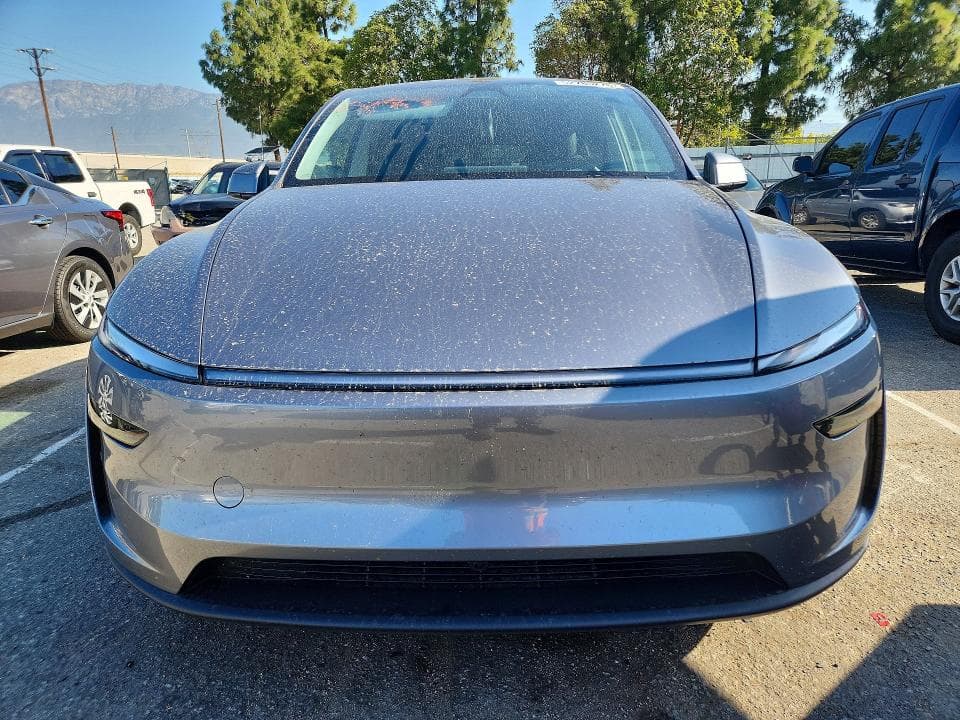 2026 TESLA MODEL Y 5