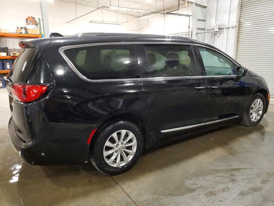 2018 CHRYSLER PACIFICA TOURING L 3