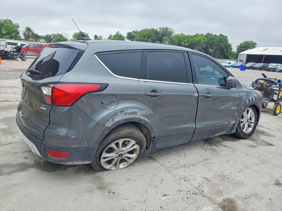 2019 FORD ESCAPE SE 3