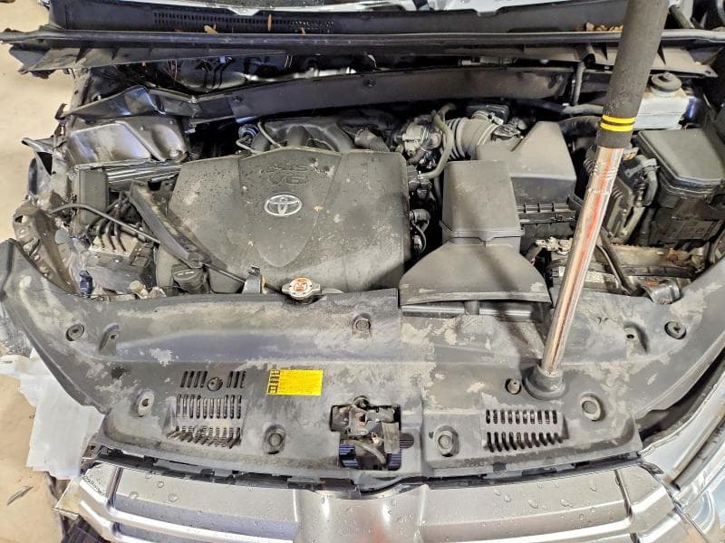2019 TOYOTA HIGHLANDER LE 12
