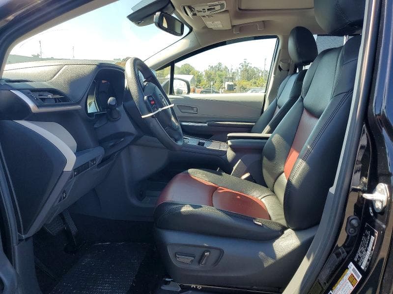 2024 TOYOTA SIENNA LE 7