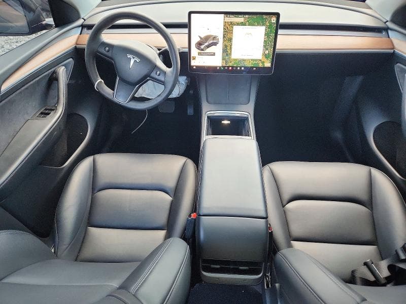 2025 TESLA MODEL Y 8