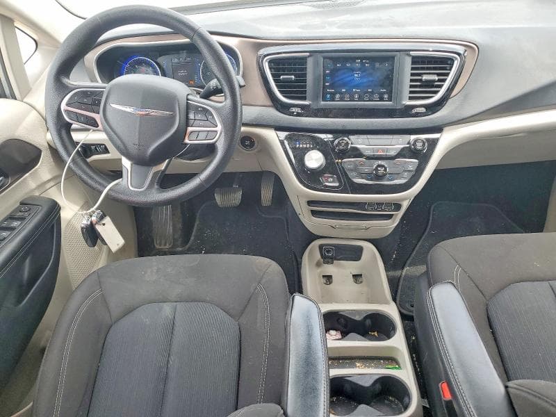 2021 CHRYSLER VOYAGER LX 8