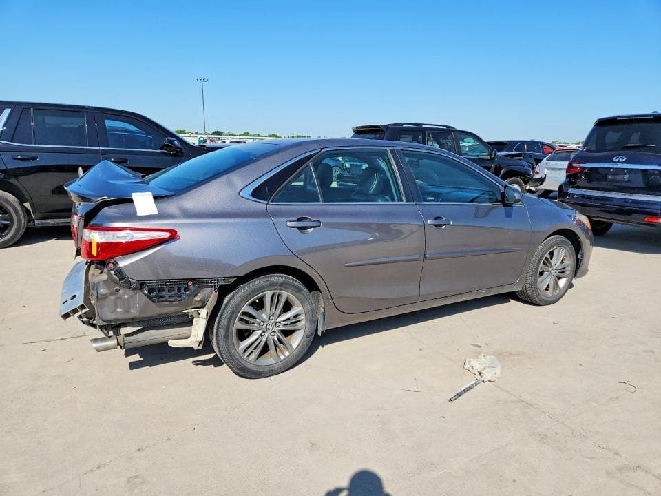 2017 TOYOTA CAMRY SE 3