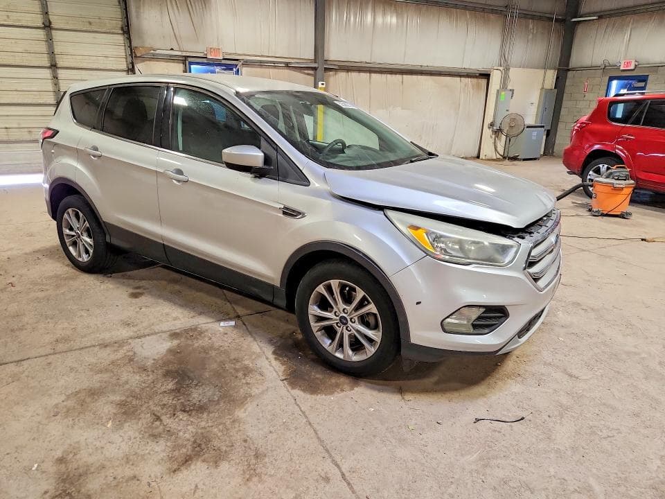 2017 FORD ESCAPE SE 4