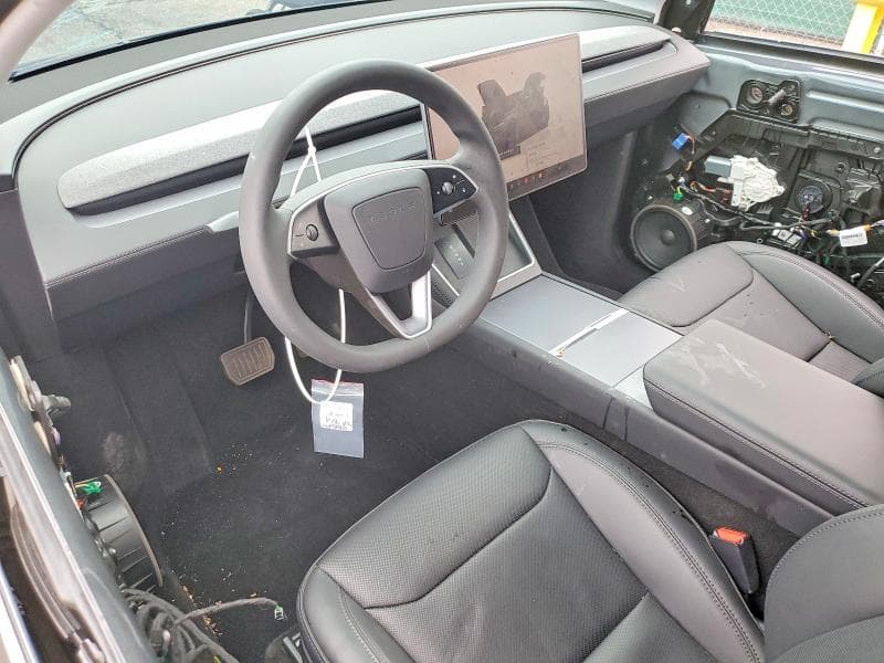 2026 TESLA MODEL Y 8