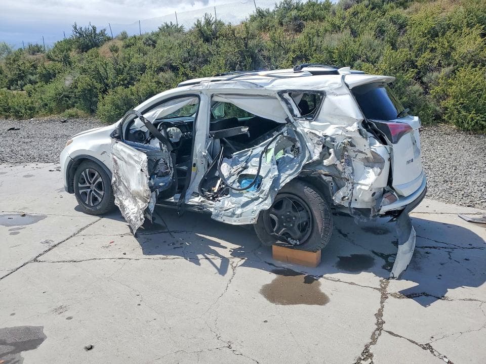 2018 TOYOTA RAV4 LE 2