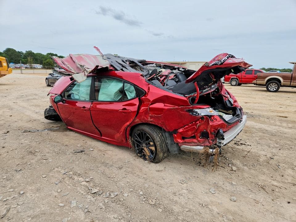 2025 TOYOTA CAMRY SE 2