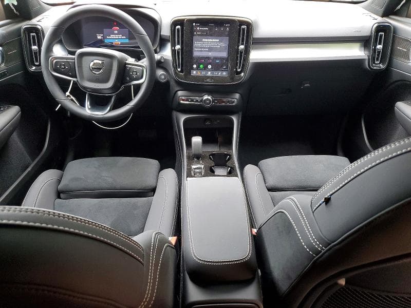 2026 VOLVO XC40 ULTRA 8