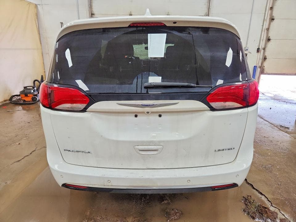 2019 CHRYSLER PACIFICA LIMITED 6