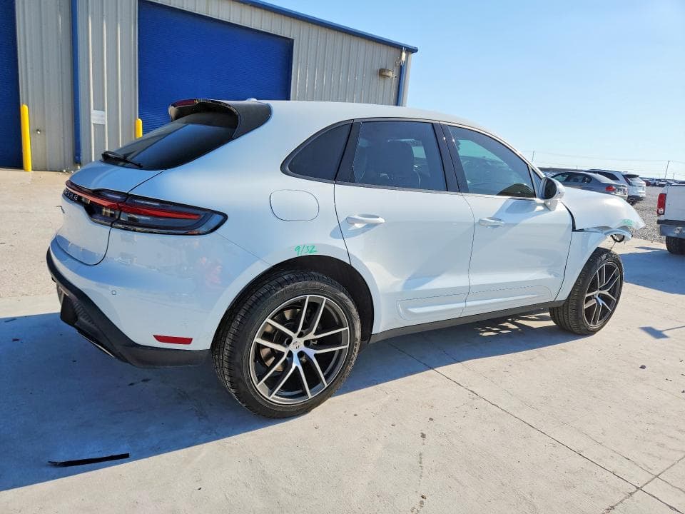 2025 PORSCHE MACAN BASE 3