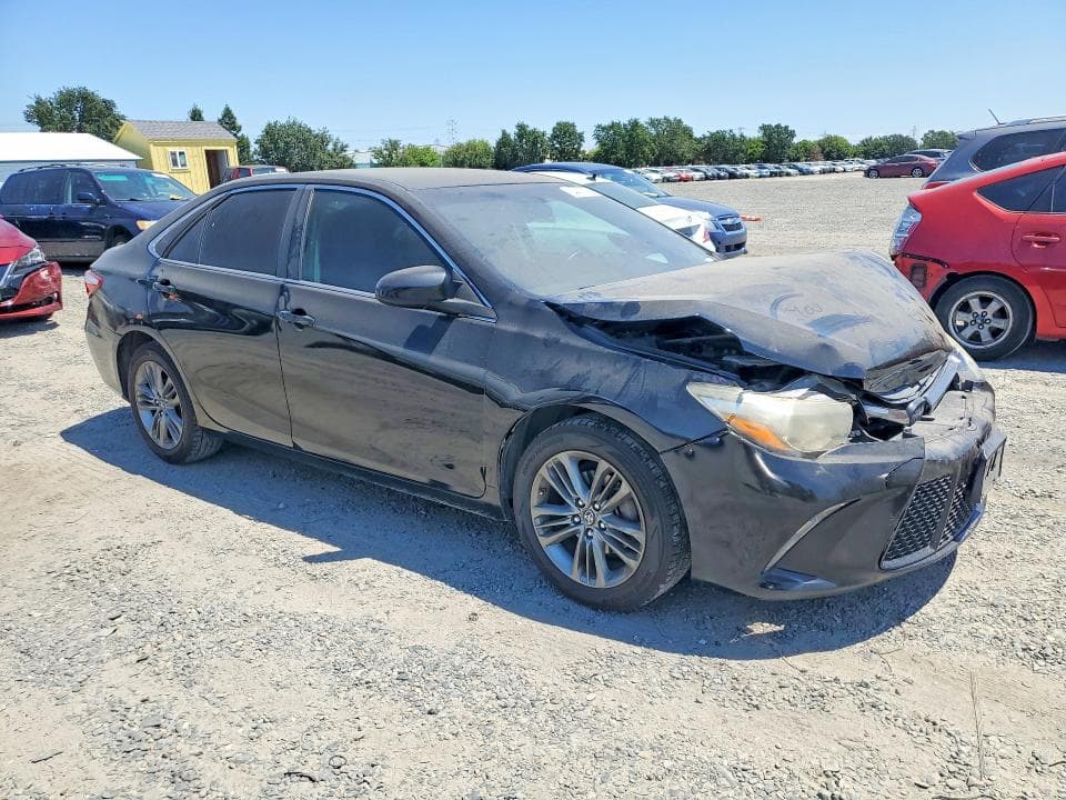 2017 TOYOTA CAMRY SE 4