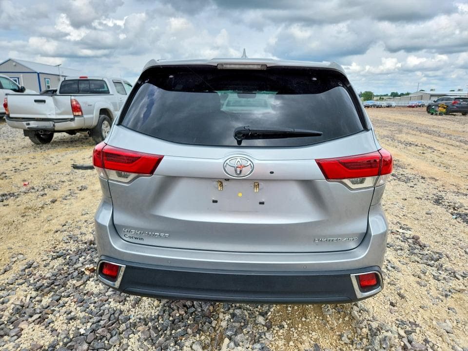 2017 TOYOTA HIGHLANDER LIMITED 6