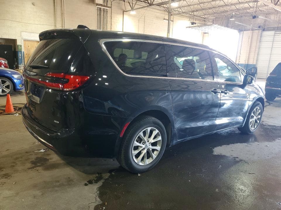2023 CHRYSLER PACIFICA TOURING L 3