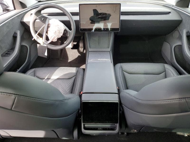 2025 TESLA MODEL 3 8