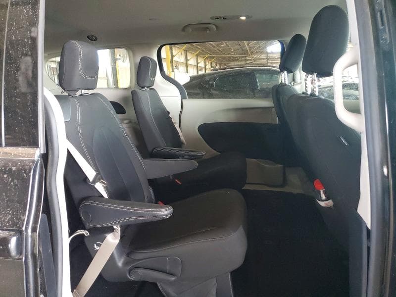 2022 CHRYSLER VOYAGER 11