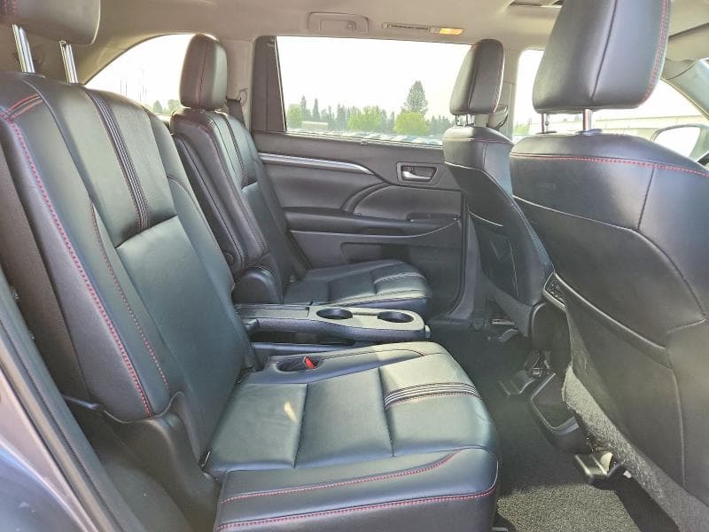2019 TOYOTA HIGHLANDER SE 19