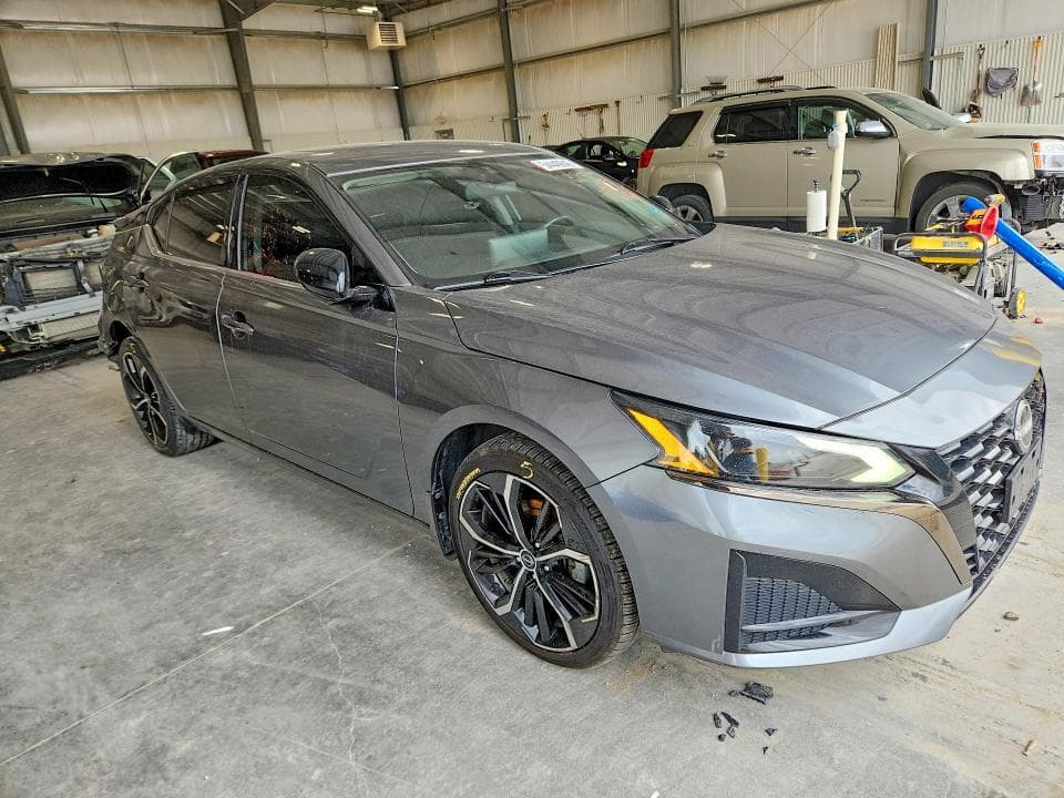 2023 NISSAN ALTIMA SR 4