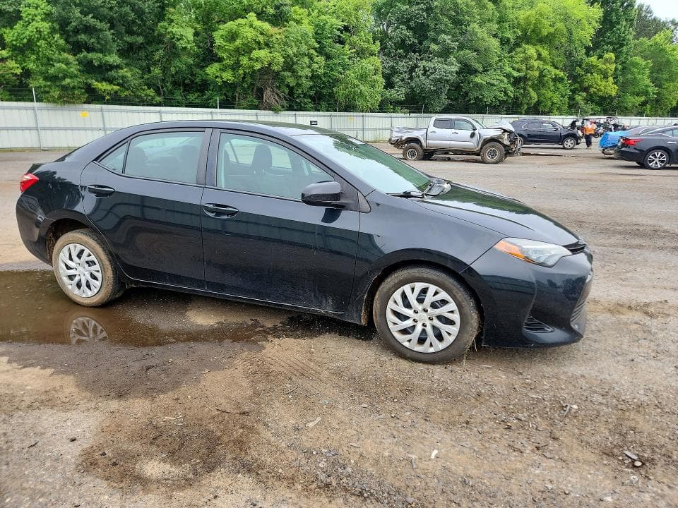 2018 TOYOTA COROLLA LE 4