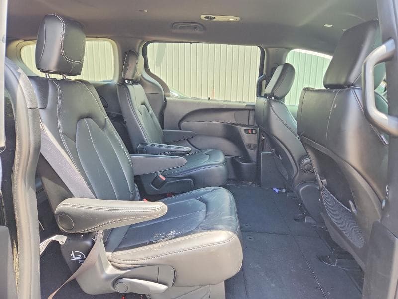 2025 CHRYSLER VOYAGER LX 11