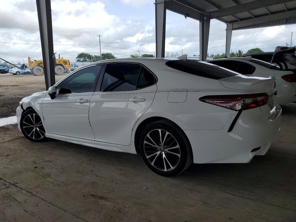 2019 TOYOTA CAMRY SE 2