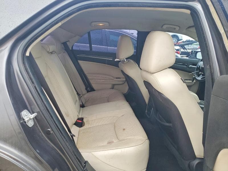 2019 CHRYSLER 300 LIMITED 10