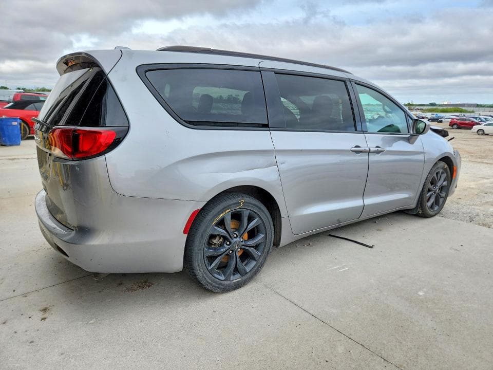 2020 CHRYSLER PACIFICA TOURING 3