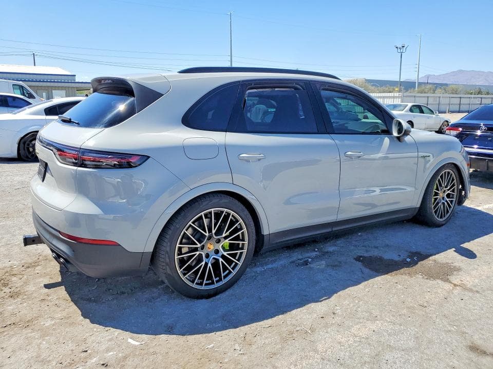 2023 PORSCHE CAYENNE E-HYBRID 3