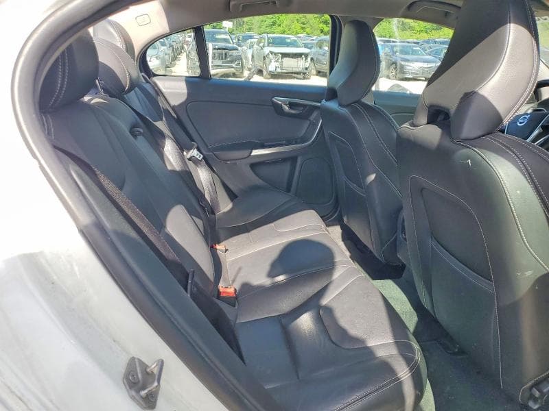 2018 VOLVO S60 DYNAMIC 10