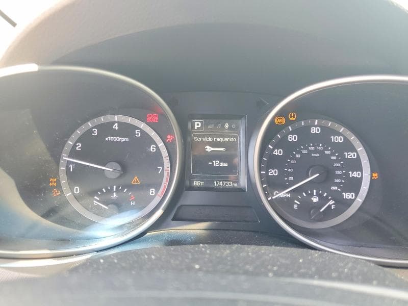 2017 HYUNDAI SANTA FE SE 9