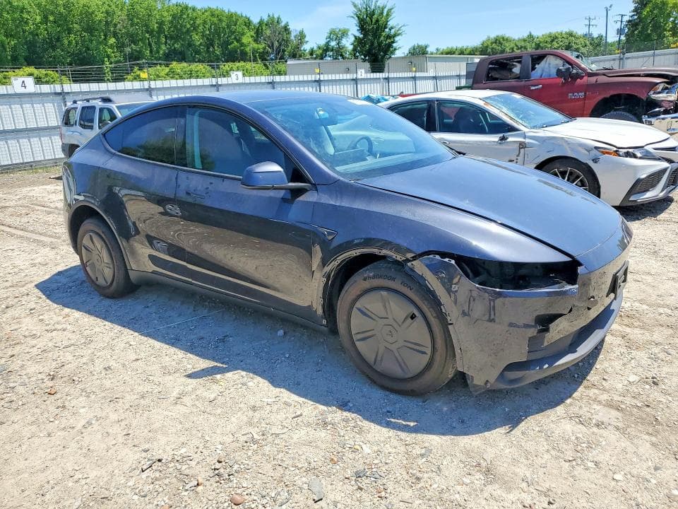 2026 TESLA MODEL Y 4