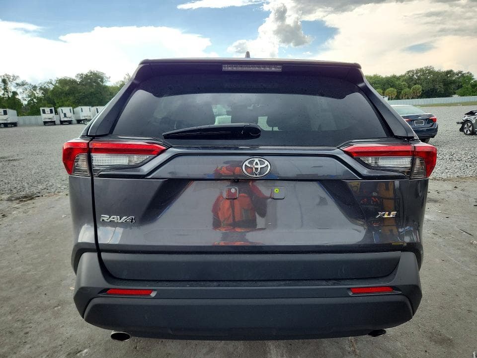 2025 TOYOTA RAV4 XLE 6