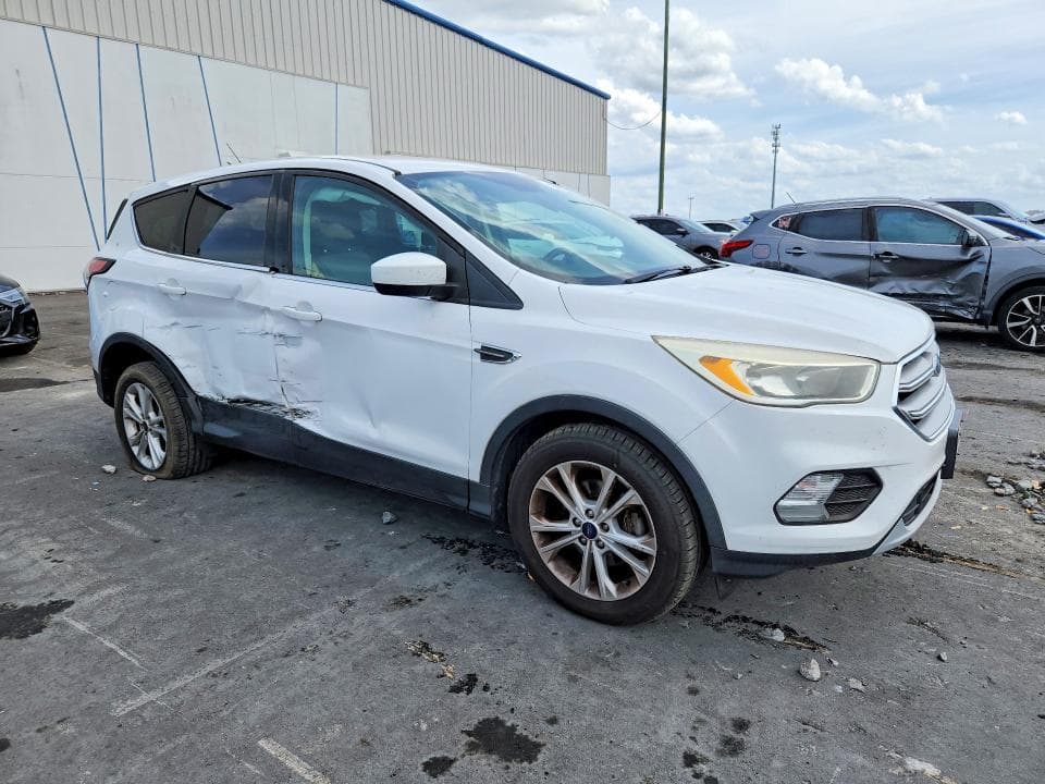 2017 FORD ESCAPE SE 4