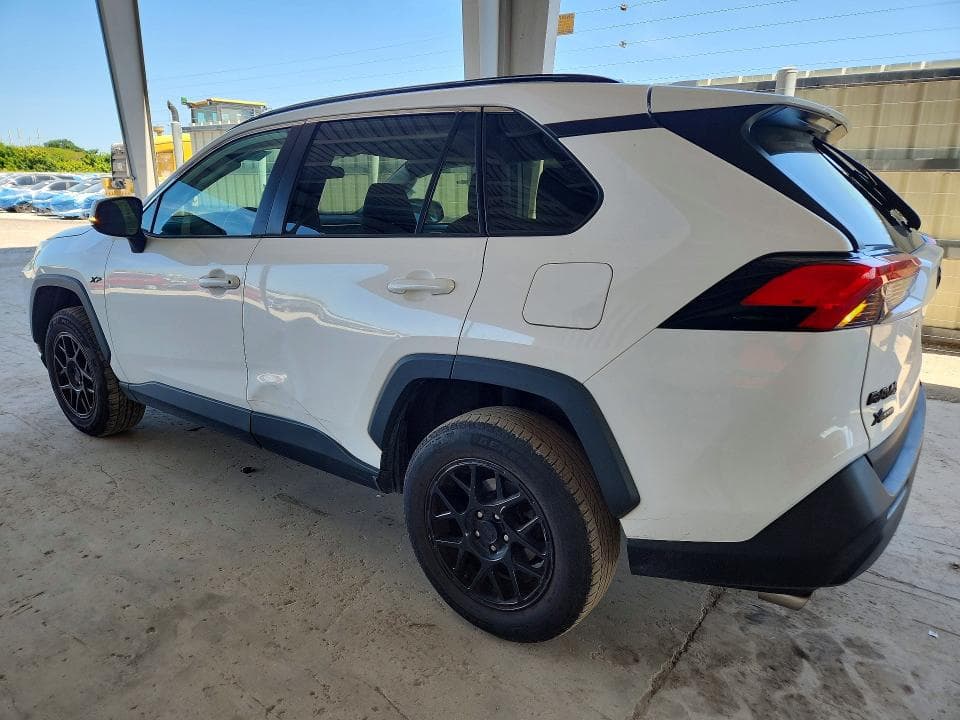 2022 TOYOTA RAV4 XLE 2