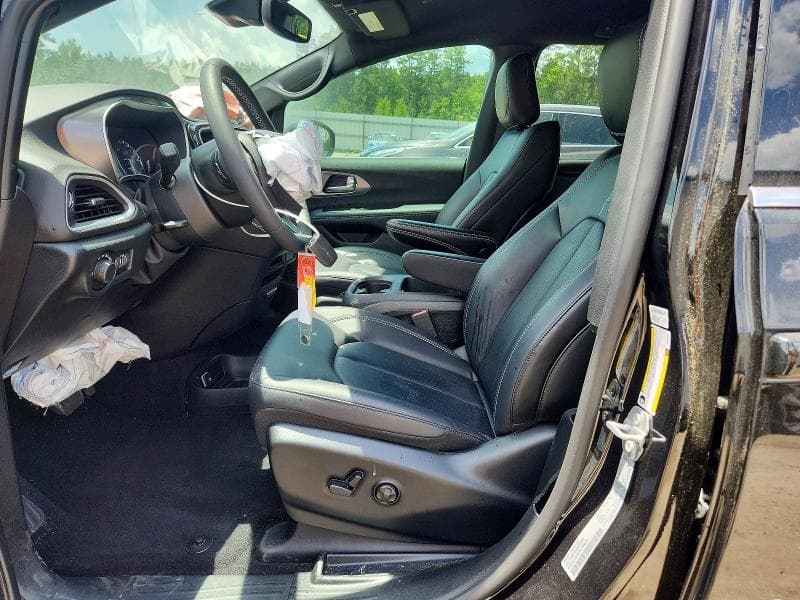 2025 CHRYSLER VOYAGER LX 7