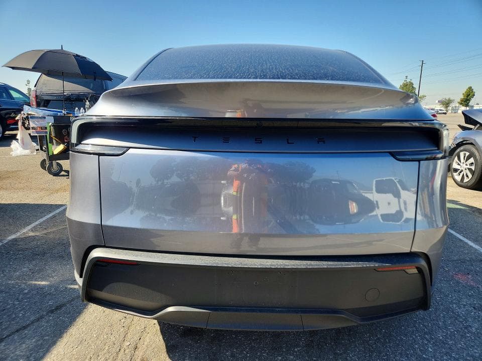 2026 TESLA MODEL Y 6