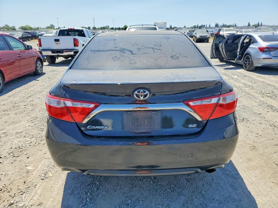2017 TOYOTA CAMRY SE 6