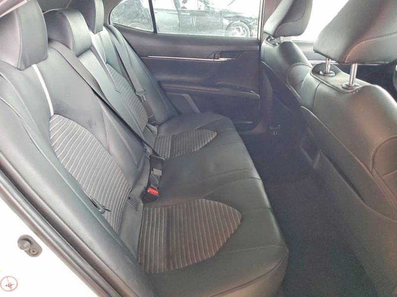 2019 TOYOTA CAMRY SE 10