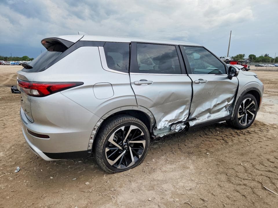 2024 MITSUBISHI OUTLANDER SE 3