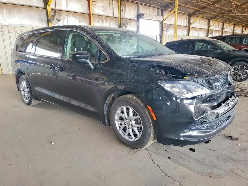 2022 CHRYSLER VOYAGER 4