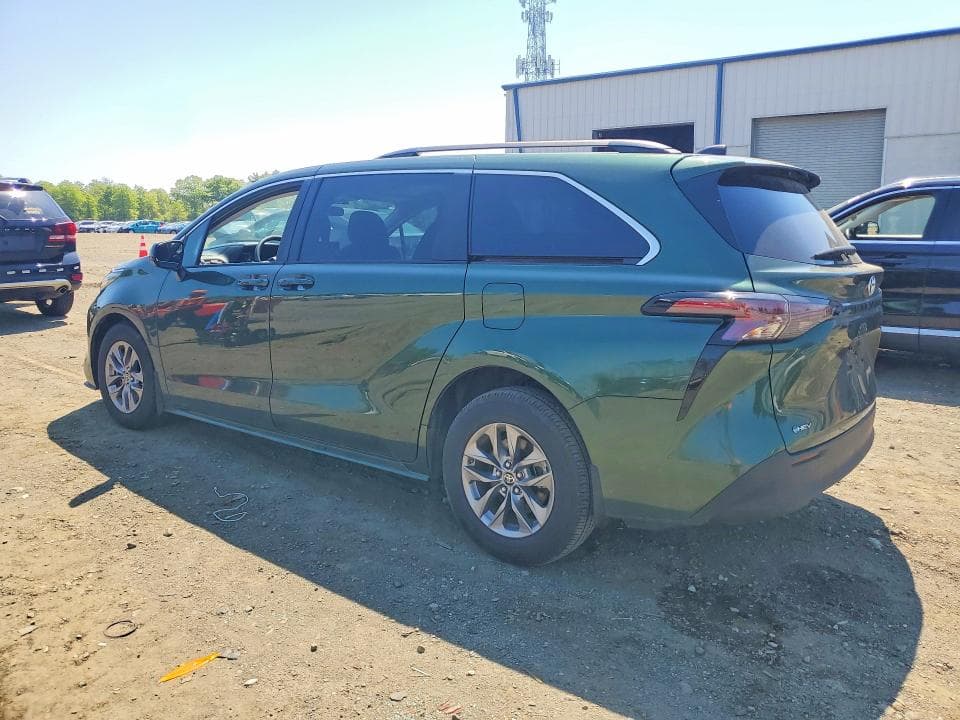 2025 TOYOTA SIENNA LE 2