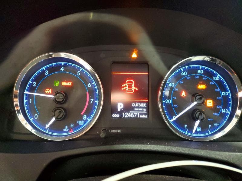 2017 TOYOTA COROLLA LE 9