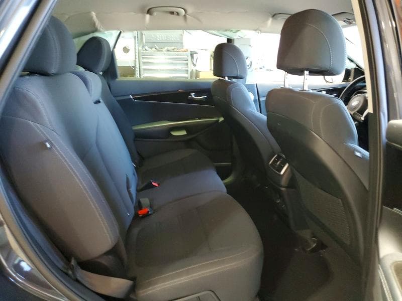 2017 KIA SORENTO LX V6 21