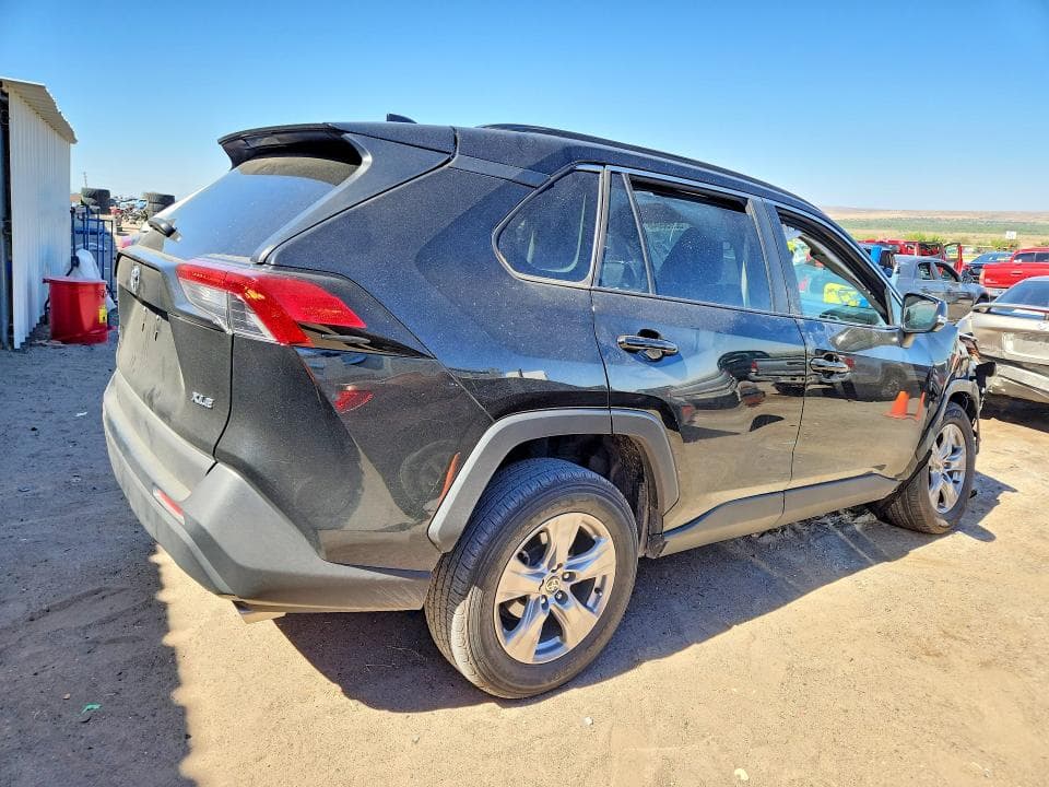 2024 TOYOTA RAV4 XLE 3