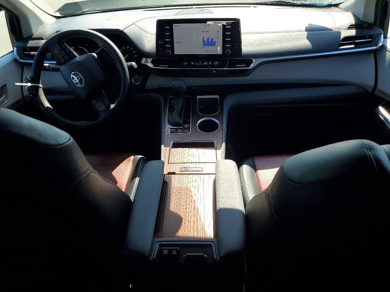 2024 TOYOTA SIENNA LE 8
